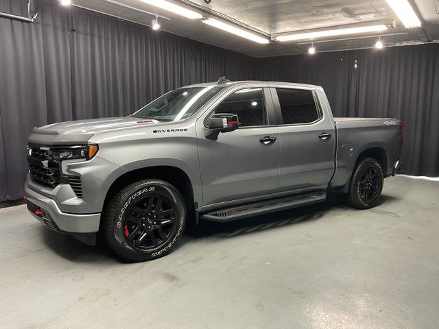 Used 2023 Chevrolet Silverado 1500 RST w/ Redline Edition AWD/4WD image 3