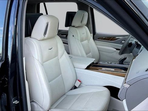 Used 2023 Cadillac Escalade Sport Platinum AWD/4WD image 21