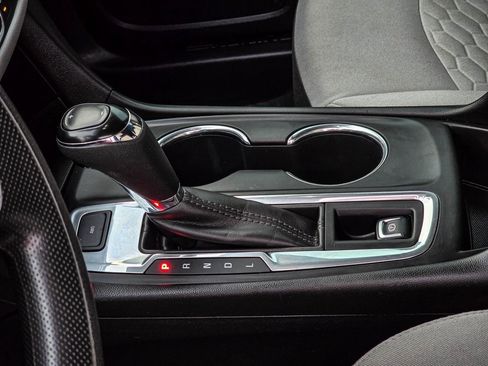 Used 2020 Chevrolet Equinox LT image 17