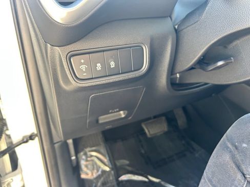 Used 2025 Kia Soul LX FWD image 21