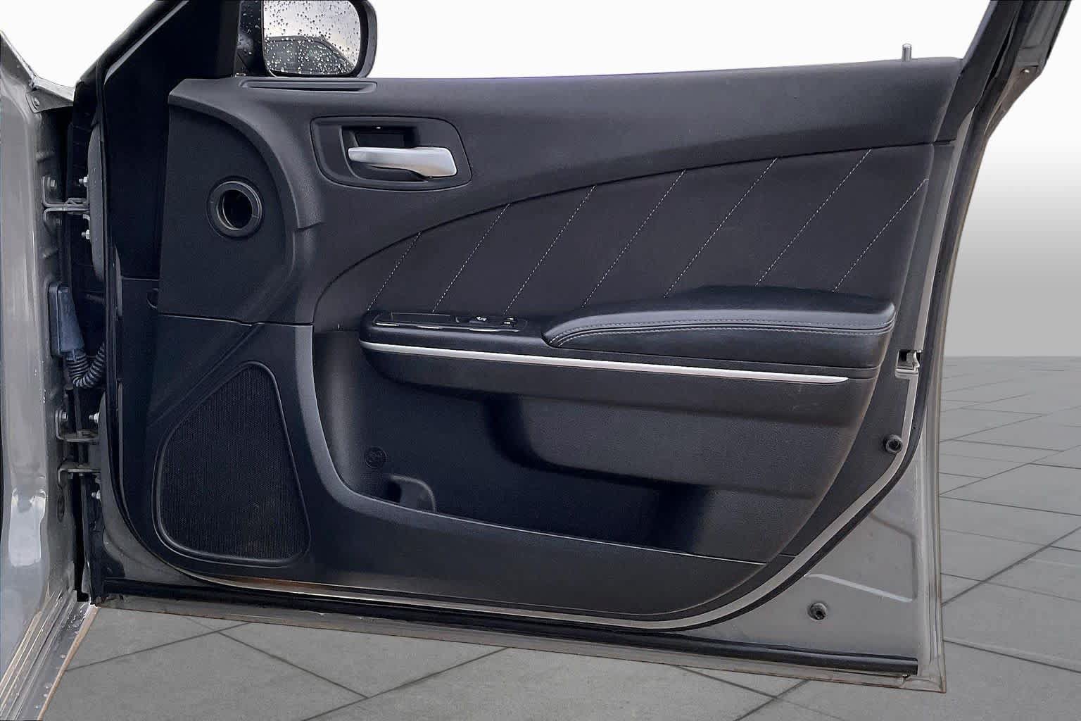 Used 2019 Dodge Charger SXT RWD image 21
