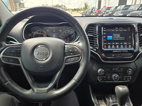 Used 2019 Jeep Cherokee Limited FWD image 10