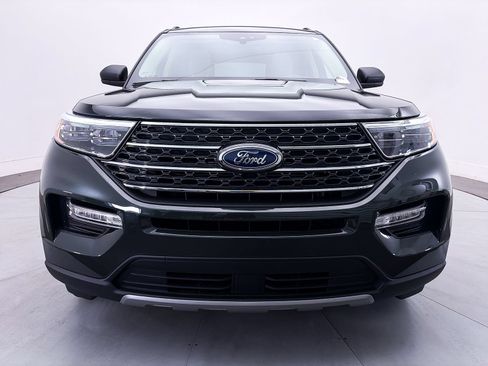 Used 2023 Ford Explorer XLT w/ Equipment Group 202A AWD/4WD image 11