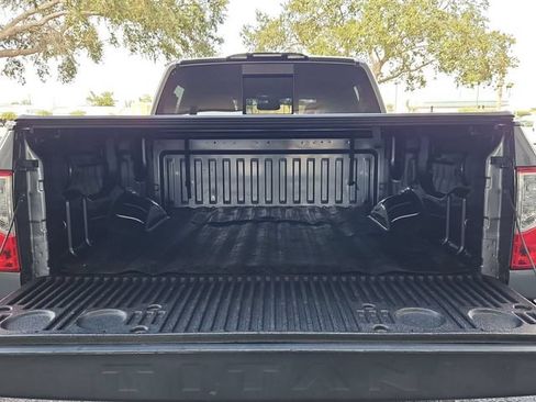 Used 2018 Nissan Titan SV w/ SV Convenience Package RWD image 26