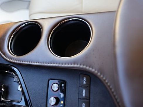 Used 2016 Toyota Avalon Limited image 29