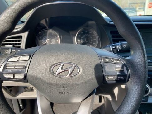 Used 2019 Hyundai Elantra SE image 9