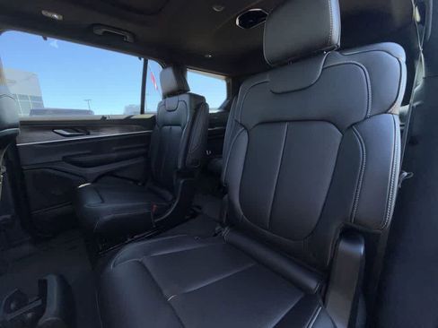 New 2025 Jeep Grand Cherokee L Limited w/ Luxury Tech Group II AWD/4WD image 13