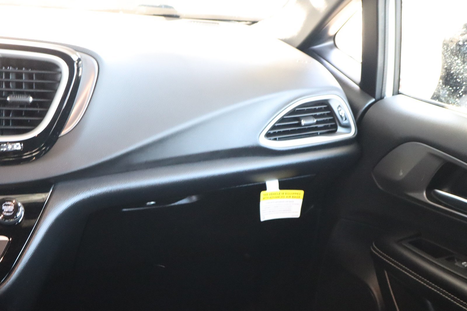 Used 2026 Chrysler Pacifica Select FWD image 31