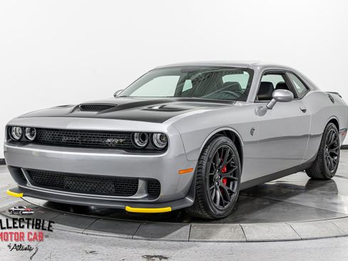 Used 2016 Dodge Challenger SRT Hellcat RWD image 10
