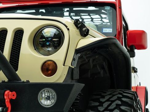 Used 2010 Jeep Wrangler Rubicon w/ PWR Convenience Group image 11