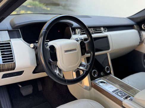 Used 2018 Land Rover Range Rover HSE image 32