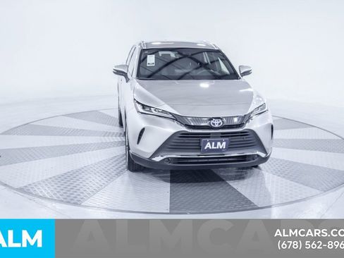 Used 2022 Toyota Venza XLE image 15