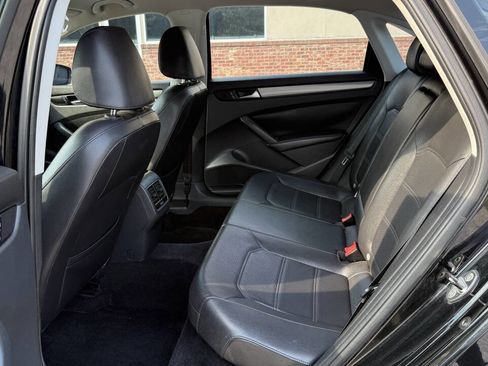 Used 2014 Volkswagen Passat 1.8T SE image 12