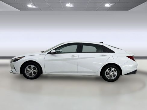 Used 2023 Hyundai Elantra SE FWD image 2