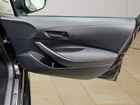 Used 2025 Toyota Corolla LE w/ LE Premium Package FWD image 25