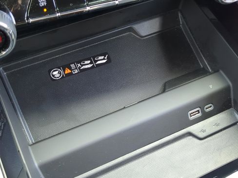 Used 2025 Chevrolet Suburban High Country image 14