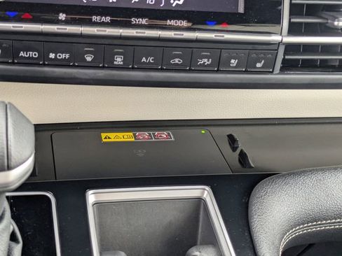 Used 2025 Toyota Sienna Platinum image 15