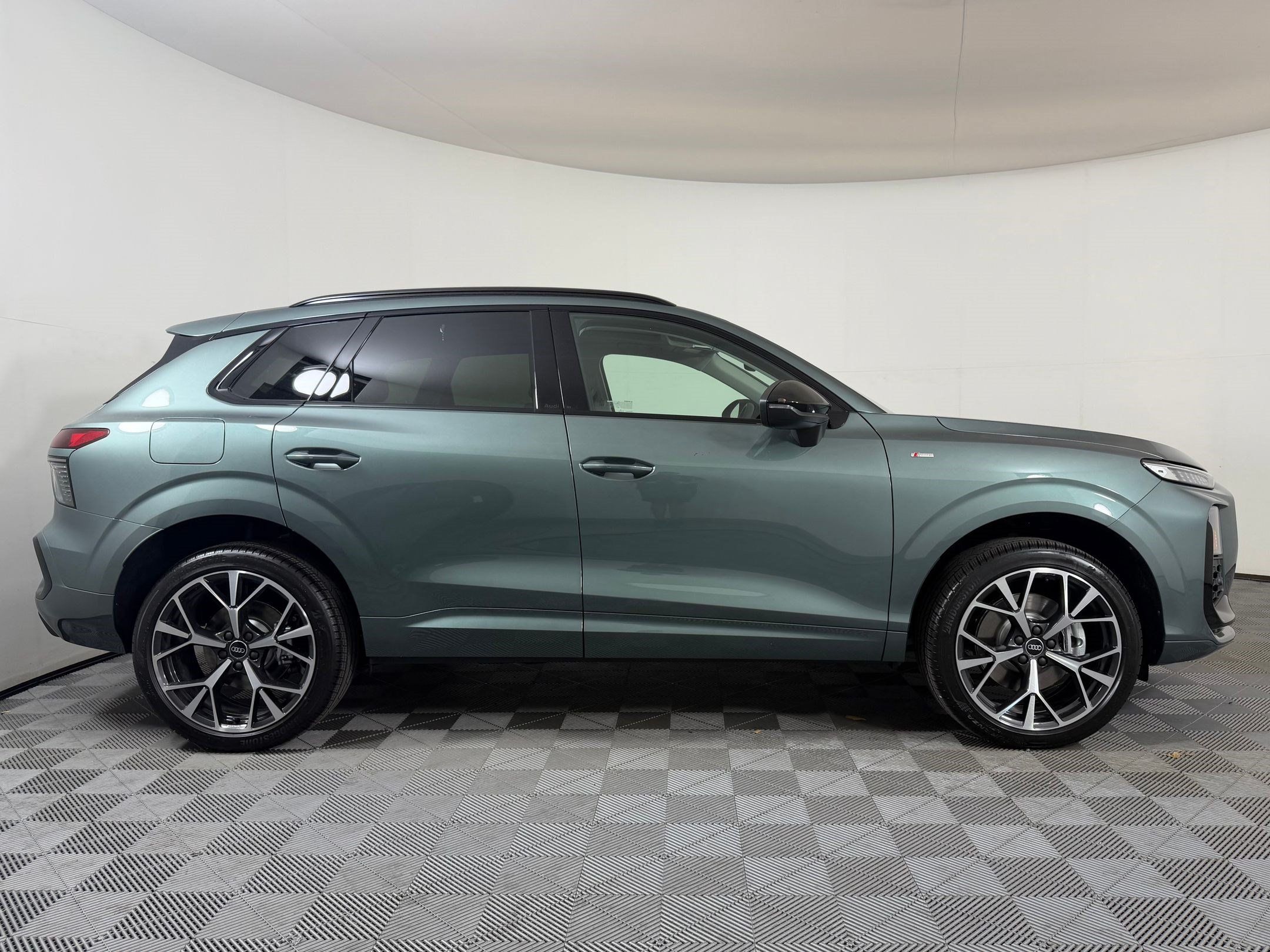 New 2026 Audi Q3 quattro 2.0T AWD/4WD image 8