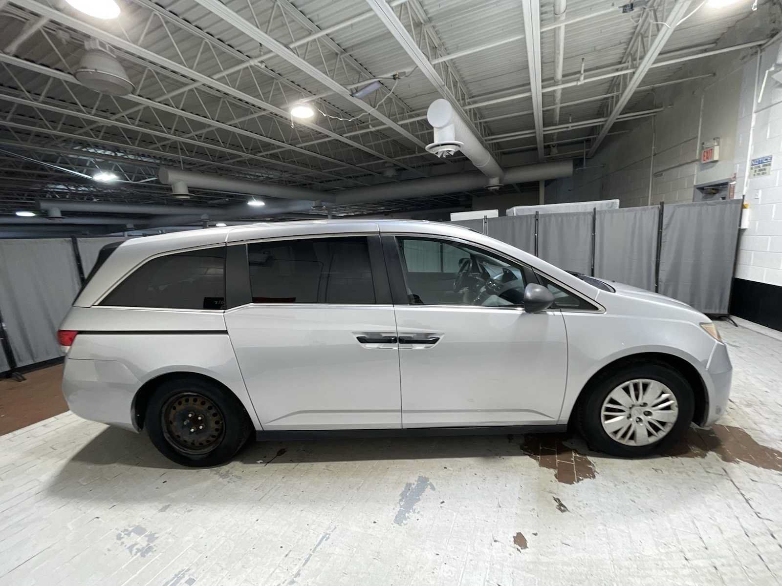 Used 2014 Honda Odyssey LX image 26