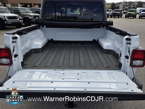 Used 2024 Jeep Gladiator Sport image 10