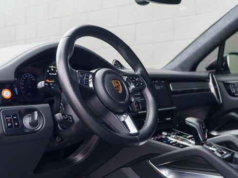 Certified 2020 Porsche Cayenne Turbo S image 4