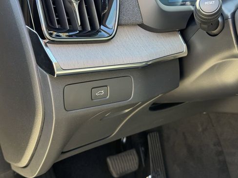 New 2026 Volvo XC90 B6 Ultra image 17