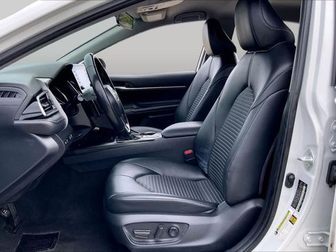 Used 2023 Toyota Camry SE FWD image 8