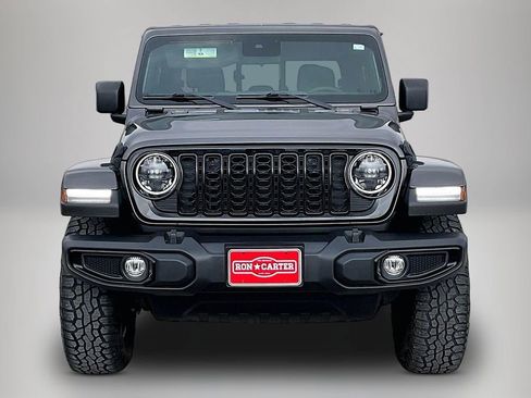 Used 2024 Jeep Gladiator Sport image 3