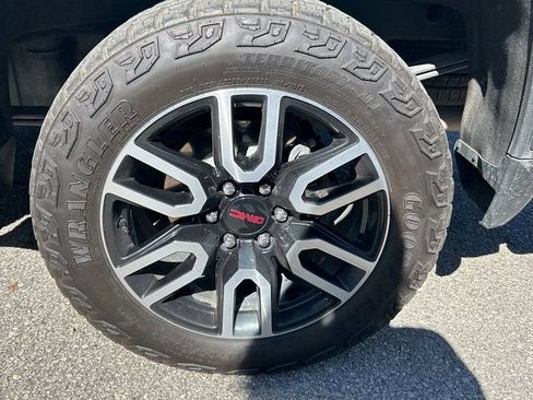 Used 2024 GMC Sierra 1500 AT4 w/ Technology Package image 10