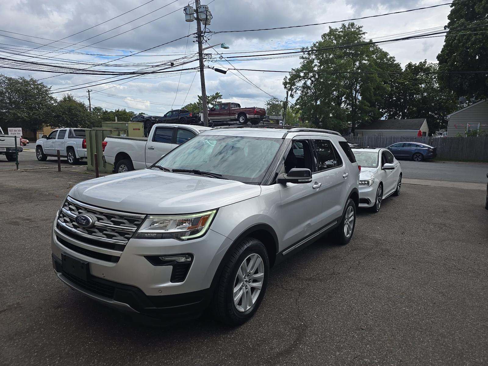 Used 2018 Ford Explorer XLT w/ Equipment Group 202A AWD/4WD image 1