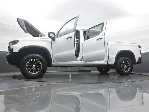 Used 2022 Chevrolet Silverado 1500 ZR2 image 59
