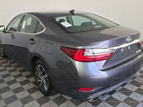 Used 2017 Lexus ES 350 w/ Navigation System Package FWD image 4