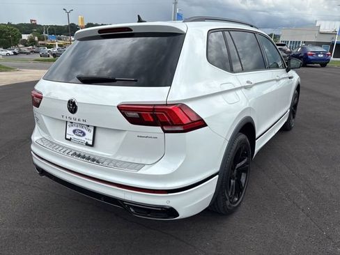 Used 2023 Volkswagen Tiguan SE R-Line FWD image 7