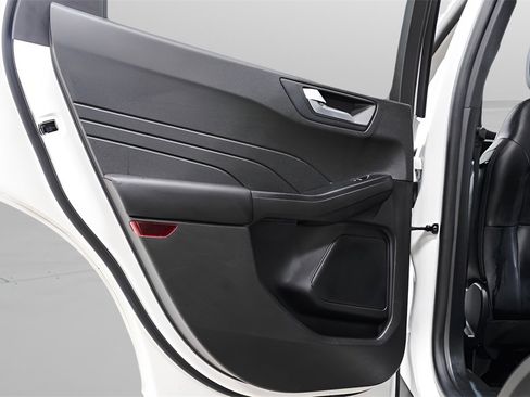 Used 2024 Ford Escape Platinum image 32