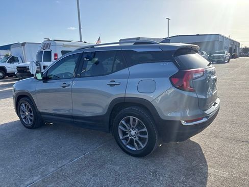 Used 2023 GMC Terrain SLT w/ Infotainment Package II FWD image 8