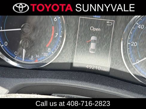 Used 2018 Toyota Corolla SE FWD image 3