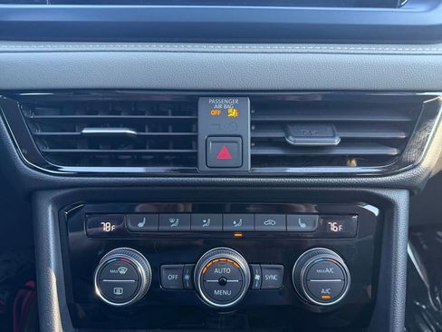 Used 2024 Volkswagen Taos SE image 19