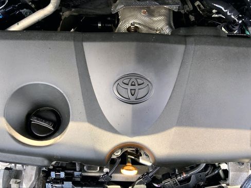 Used 2024 Toyota RAV4 XLE FWD image 32