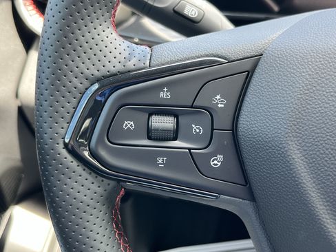 Used 2026 Chevrolet Trax RS w/ Sunroof Package FWD image 24