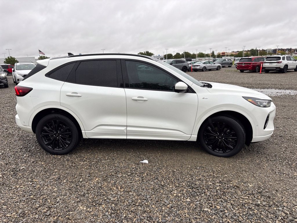 Used 2023 Ford Escape ST-Line Elite AWD/4WD image 12