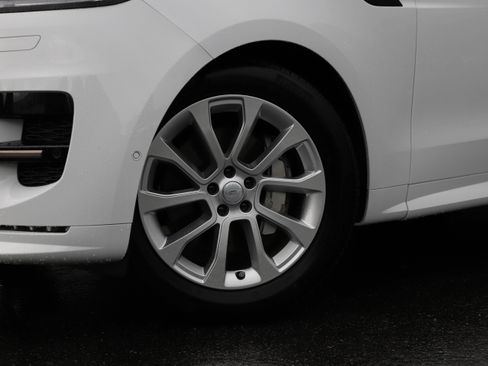 Certified 2025 Land Rover Range Rover Sport Dynamic SE AWD/4WD image 2