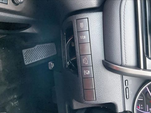 Used 2022 Toyota Camry LE FWD image 33