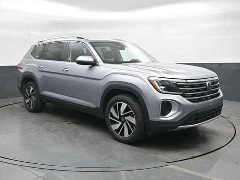 Used 2025 Volkswagen Atlas SEL AWD/4WD image 4