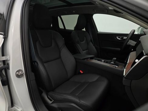 Used 2025 Volvo V60 B5 Cross Country Plus image 33