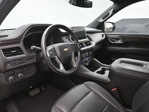 Used 2022 Chevrolet Suburban LT w/ Luxury Package RWD image 30