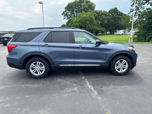 Used 2021 Ford Explorer XLT w/ Equipment Group 202A AWD/4WD image 11