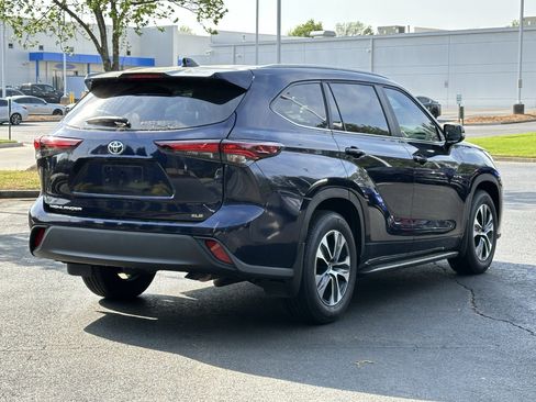 Used 2025 Toyota Highlander XLE image 14