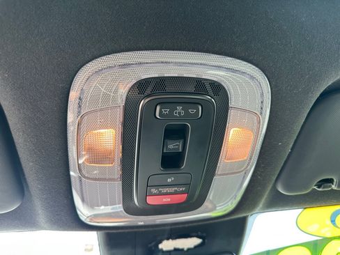 Used 2025 Hyundai Elantra Limited FWD image 19
