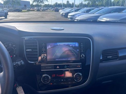 Used 2019 Mitsubishi Outlander ES AWD/4WD image 15