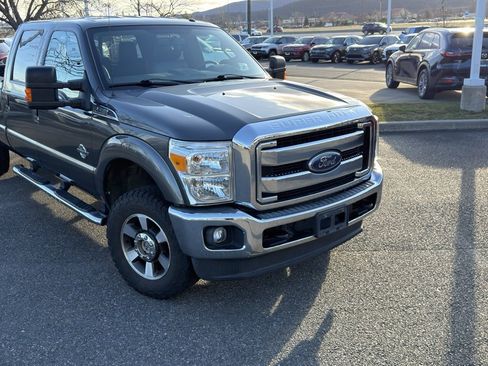 Used 2016 Ford F250 Lariat w/ Lariat Interior Package image 3